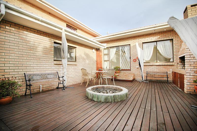 5 Bedroom Property for Sale in Village On Sea Western Cape